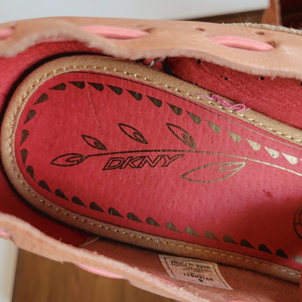 Tan Leather and Silver Snake Skin DKNY Flats. Sixe 8-M. EEUC. - Picture 2 of 14